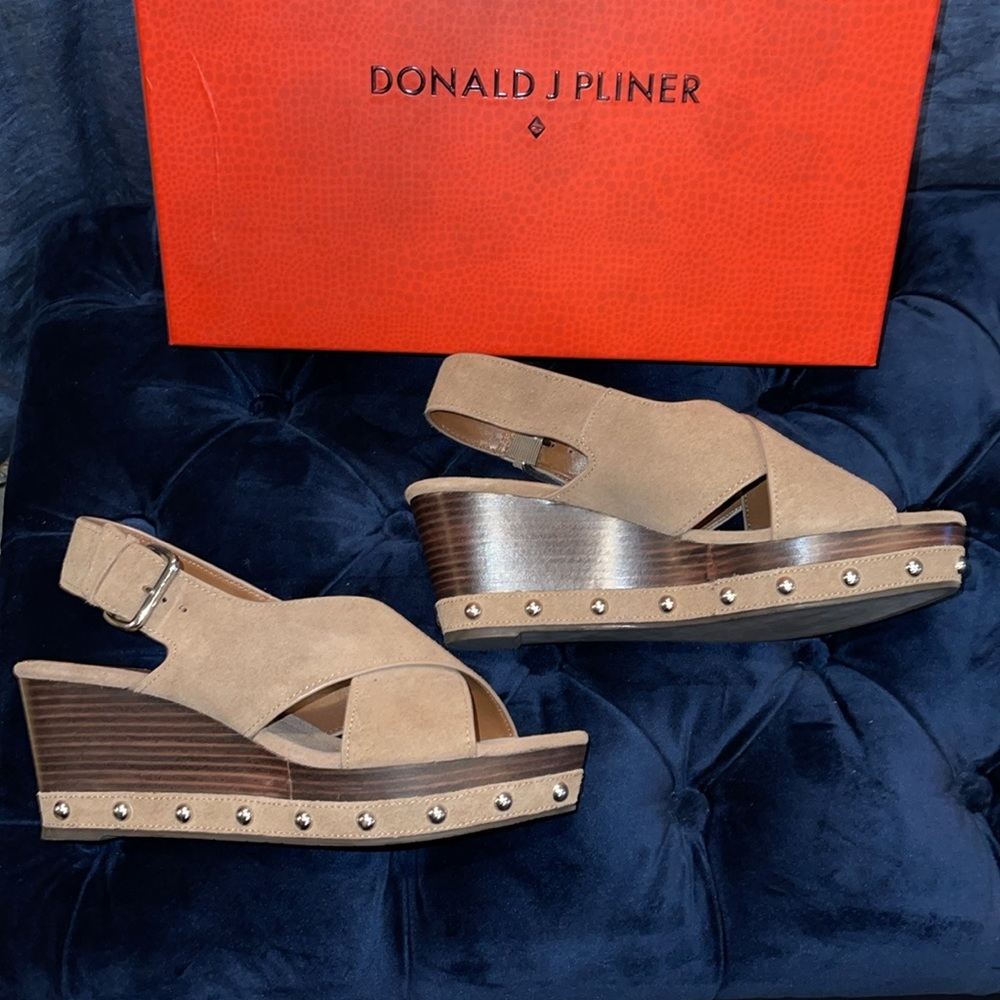 NEW never worn Donald J. Pliner taupe beige suede studded wedge summer staple